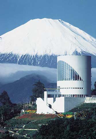 松田山ハーブ館と富士山の画像